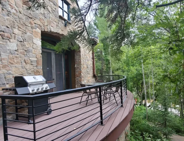 carriage-outside-balcony-2