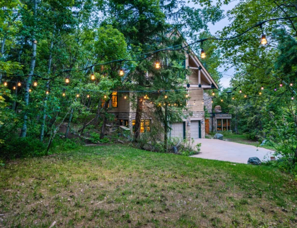 sunshine-lodge-grass-area