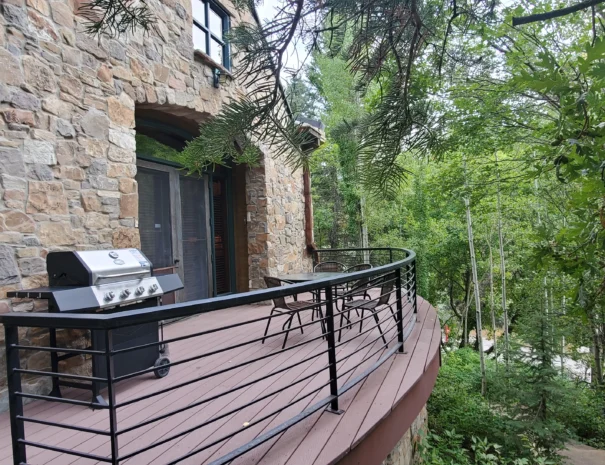 carriage-outside-balcony-2