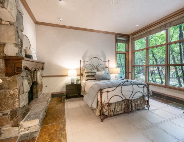 sunshine-lodge-bedroom-five