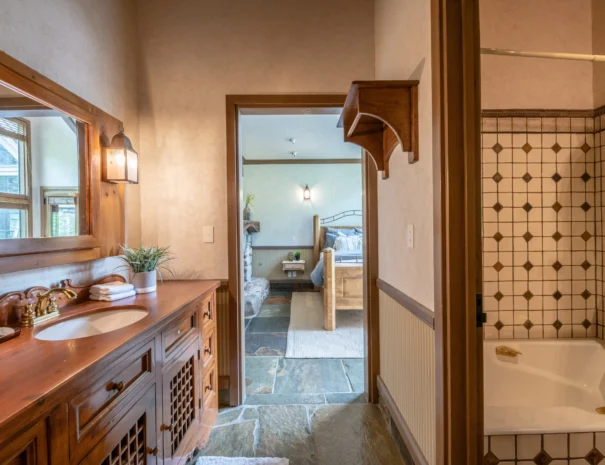 sunshine-lodge-bedroom-three-vanity-view-2