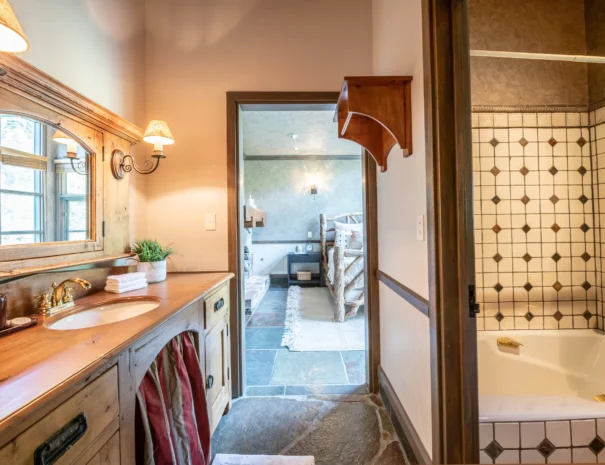 sunshine-lodge-bedroom-two-vanity