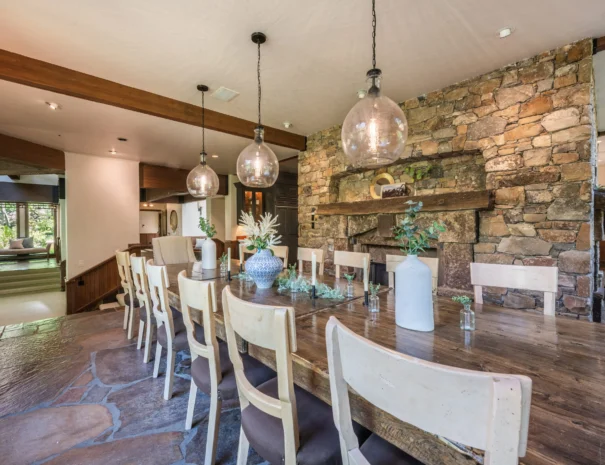 sunshine-lodge-dining-table-view-1