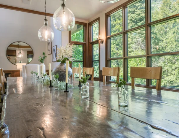 sunshine-lodge-dining-table-view-2