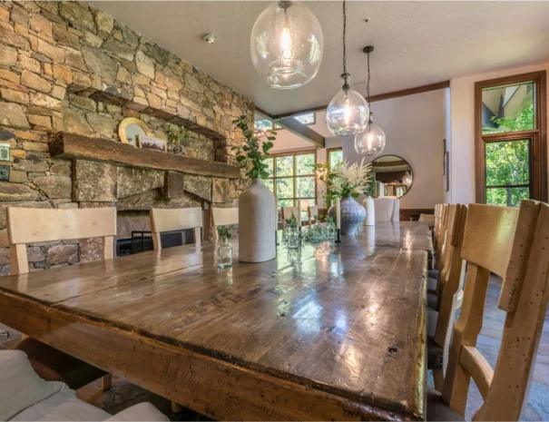 sunshine-lodge-dining-table-view-3