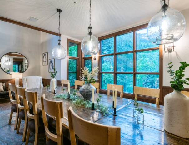 sunshine-lodge-dining-table-view-5