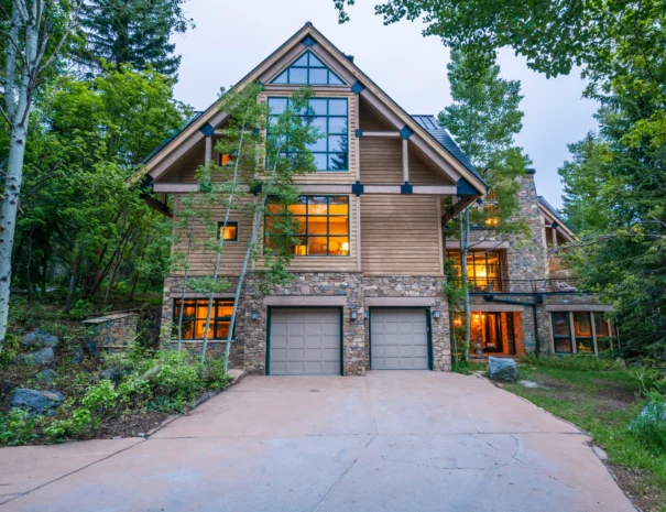 sunshine-lodge-garage-main-view
