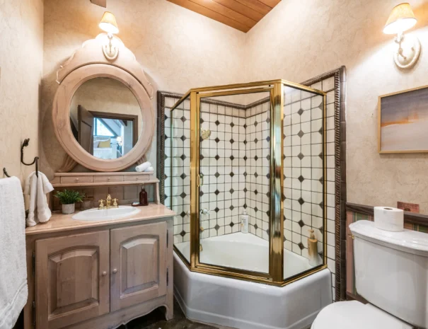 sunshine-lodge-girls-bunk-room-bathroom