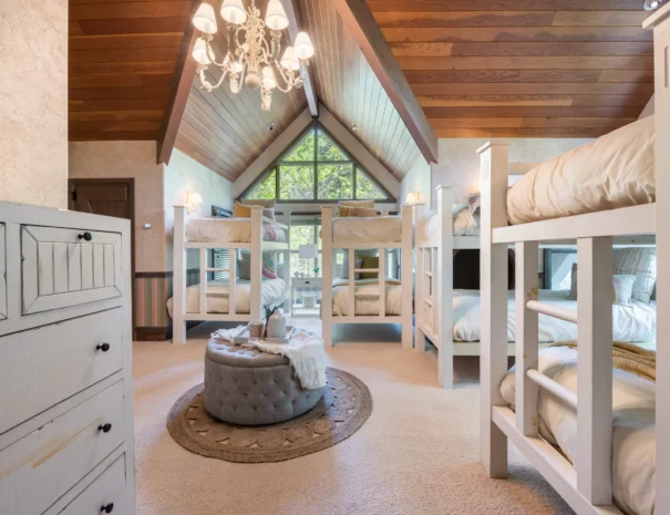 sunshine-lodge-girls-bunk-room-view-1