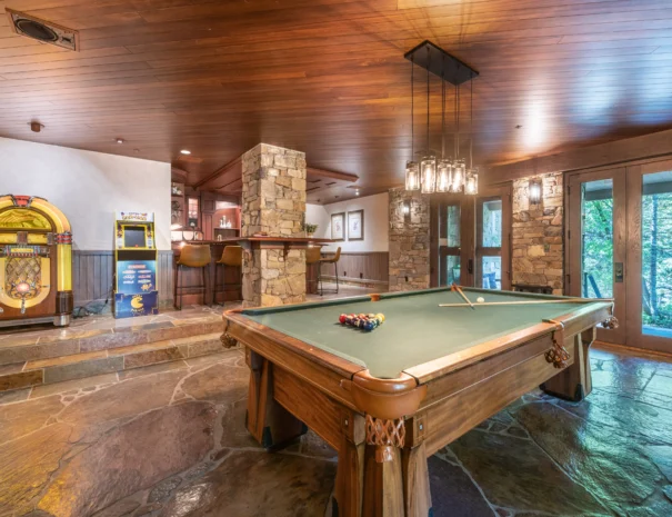 sunshine-lodge-jukebox-pool-table-view-2