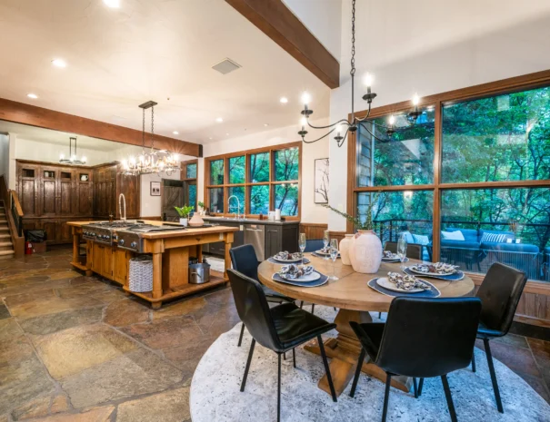 sunshine-lodge-kitchen-dining-room