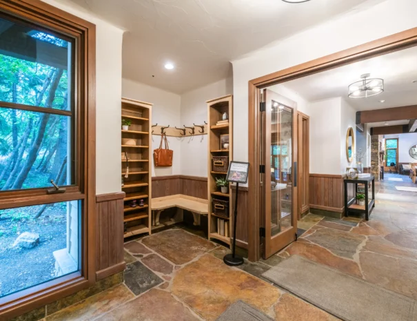 sunshine-lodge-main-entrance-view-3