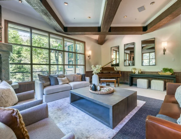 sunshine-lodge-main-room-view-2