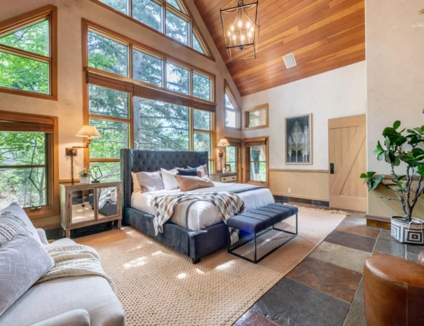 sunshine-lodge-master-bedroom