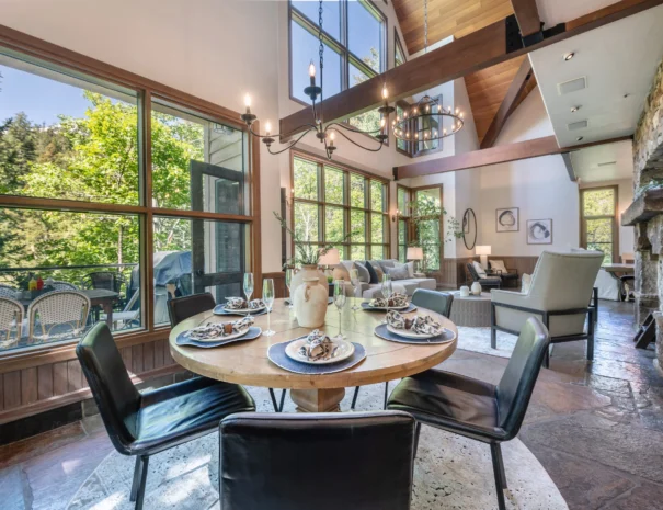 sunshine-lodge-off-kitchen-dining