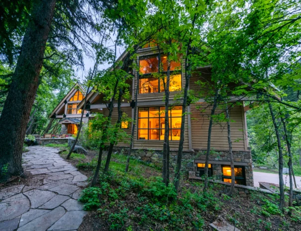 sunshine-lodge-path-view-1