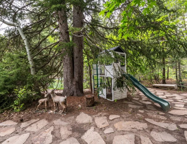 sunshine-lodge-rear-path-day-view-1