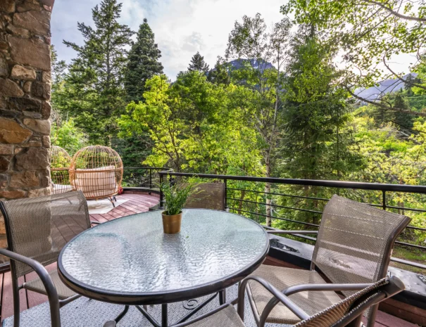 sunshine-lodge-second-deck-dining-2