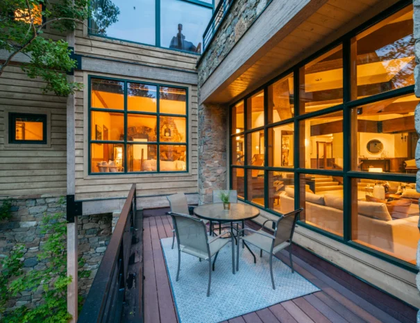 sunshine-lodge-second-deck-dining-view-inside