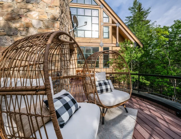 sunshine-lodge-second-deck-seating