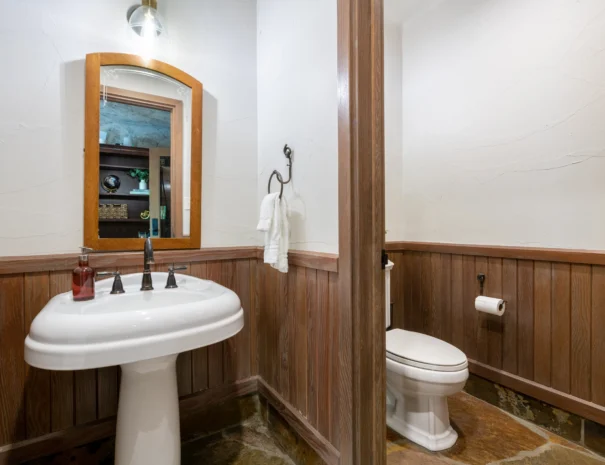 sunshine-lodge-study-bathroom