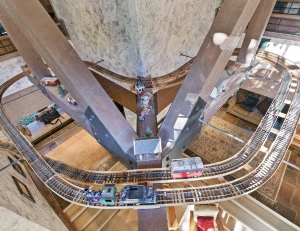 sunshine-lodge-trains