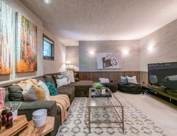 sunshine-lodge-tv-room