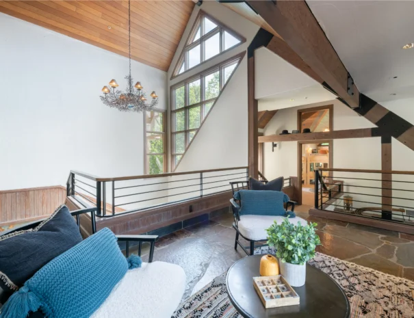 sunshine-lodge-upstairs-seating-view-2