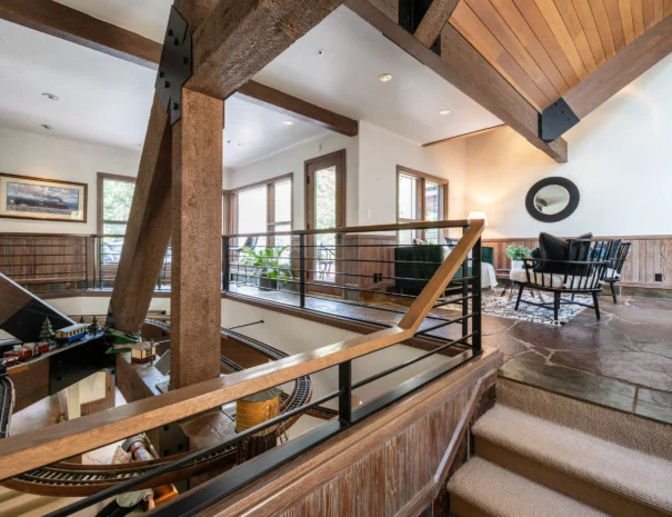 sunshine-lodge-upstairs-walkway-2