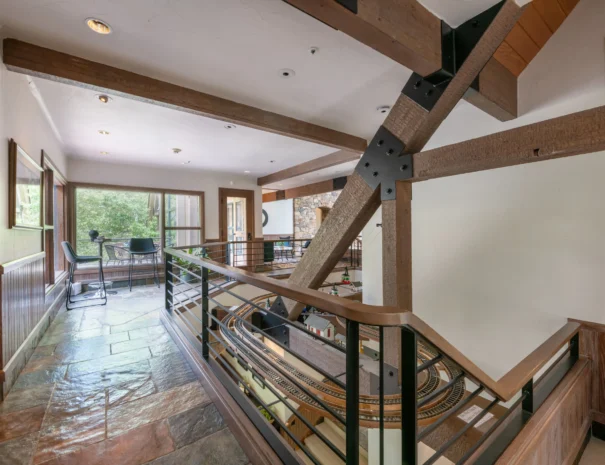 sunshine-lodge-upstairs-walkway